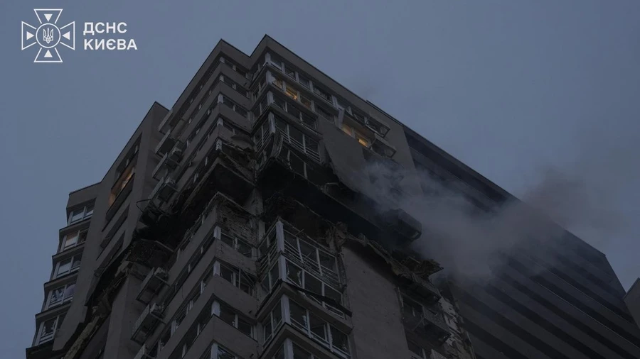 Дрон РФ врізався у 20-й поверх: у Києві під завалами багатоповерхівки знайшли тіла двох людей